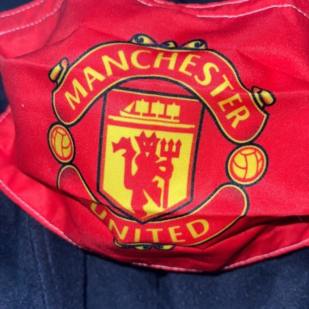 New Manchester United face mask